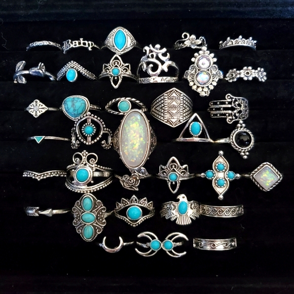 Jewelry - Lot of 35pcs fashion rings